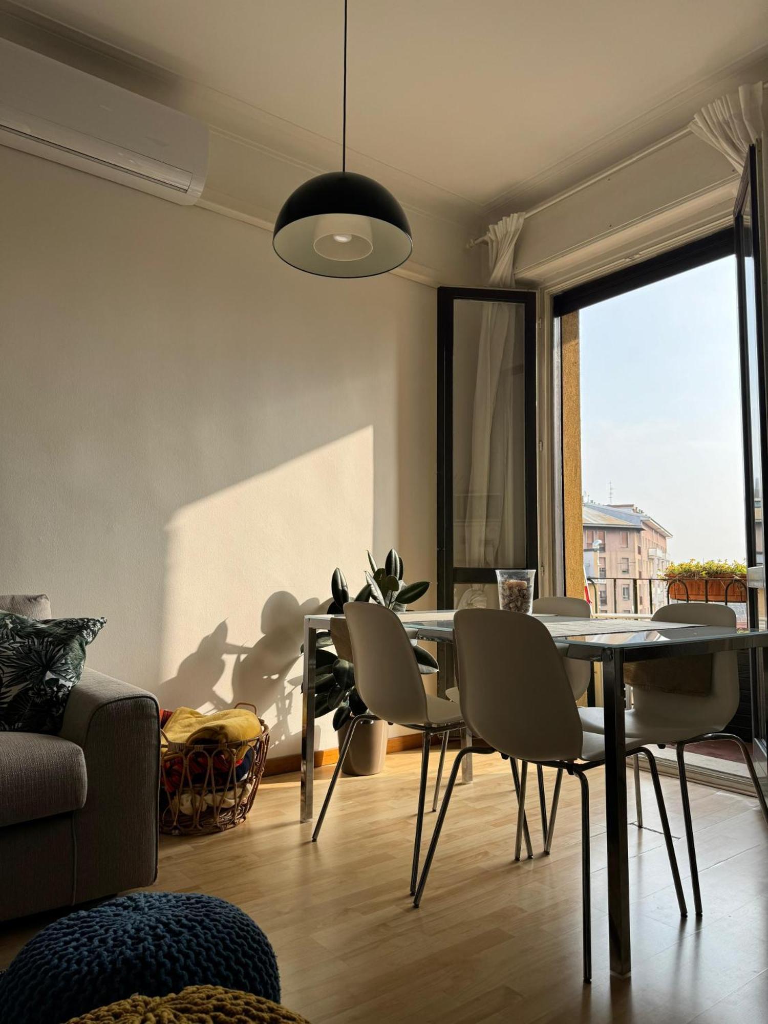Apartment Trilocale Con Due Balconi A Isola Porta Nuova Mailand