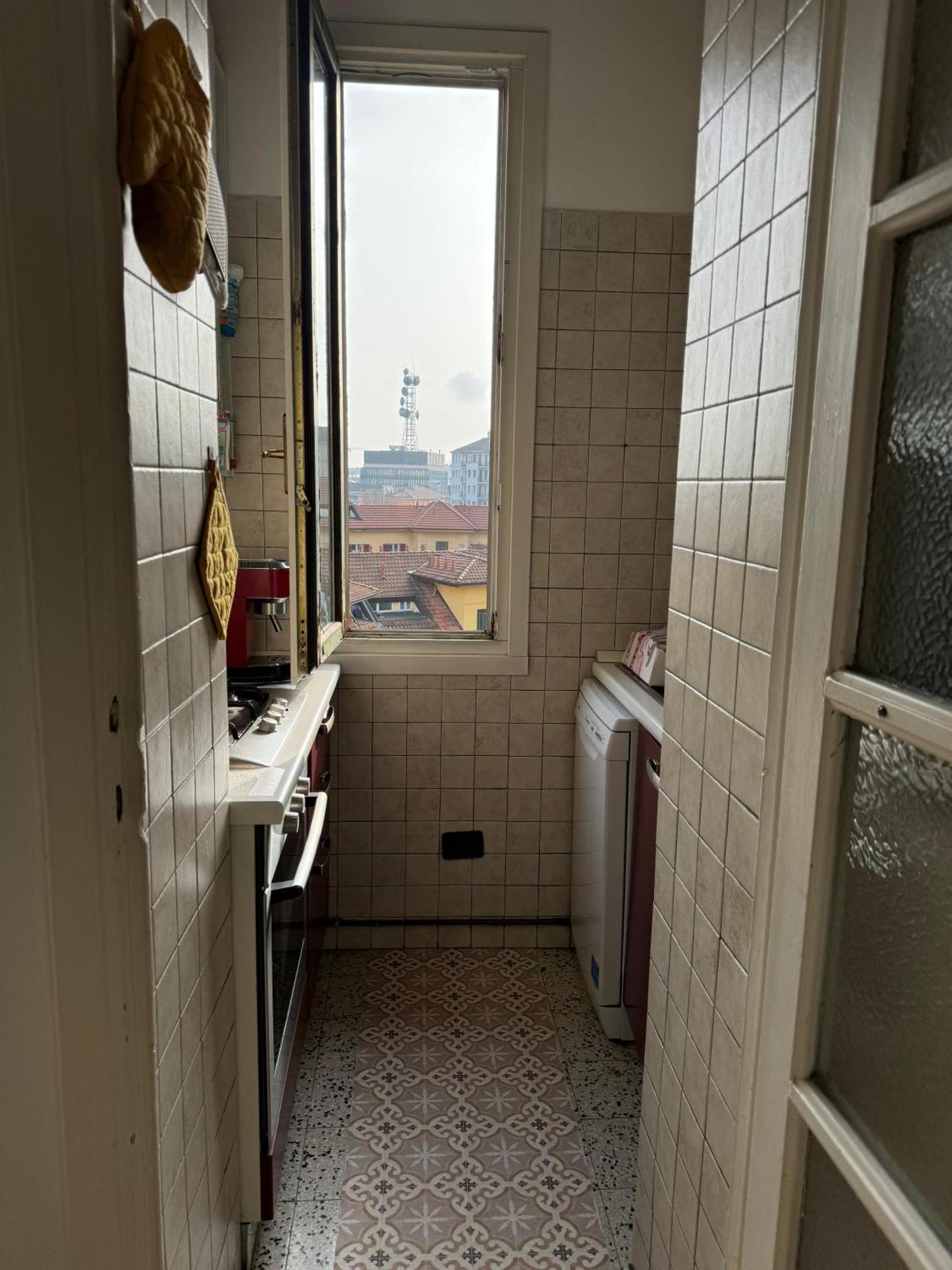 Appartamento Trilocale Con Due Balconi A Isola Porta Nuova *