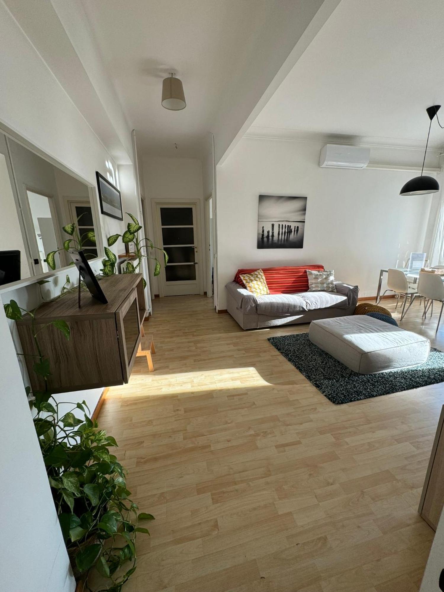 Apartment Trilocale Con Due Balconi A Isola Porta Nuova Mailand
